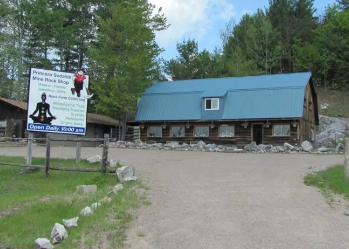 View of the facade for the Princess Sodalite Mine shop