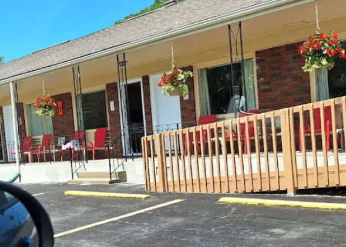 Exterior of Sunrise Motel in Tweed, Ontario