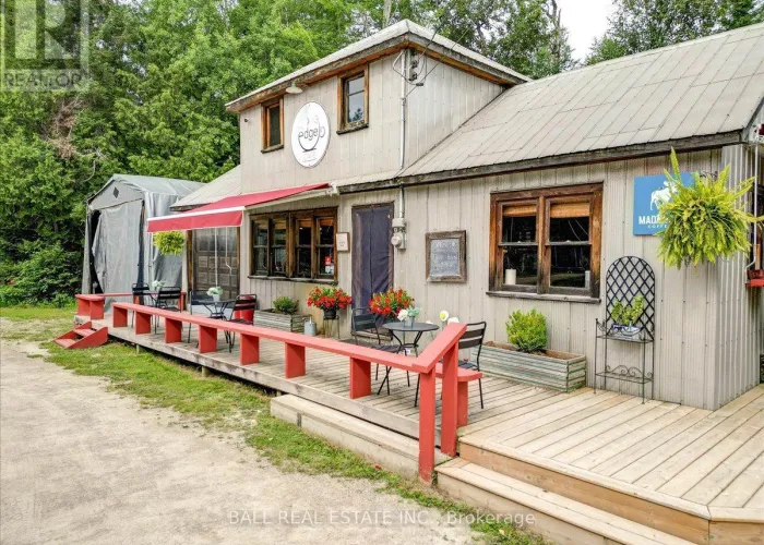 Facade of the Edge Cafe in Coe Hill